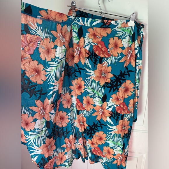 Elsie & Zoey Wrap skirt size S/M - Picture 2 of 6